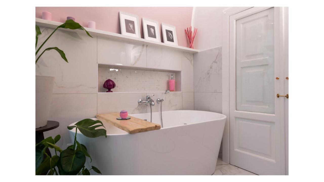 Light Pink - Suite In The Middle Of Everything Torre Annunziata Εξωτερικό φωτογραφία